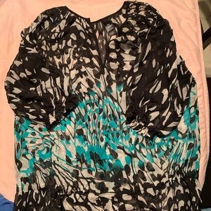 Beautiful top by Bisou Bisou. Sheer with drawstring bottom. Size M.